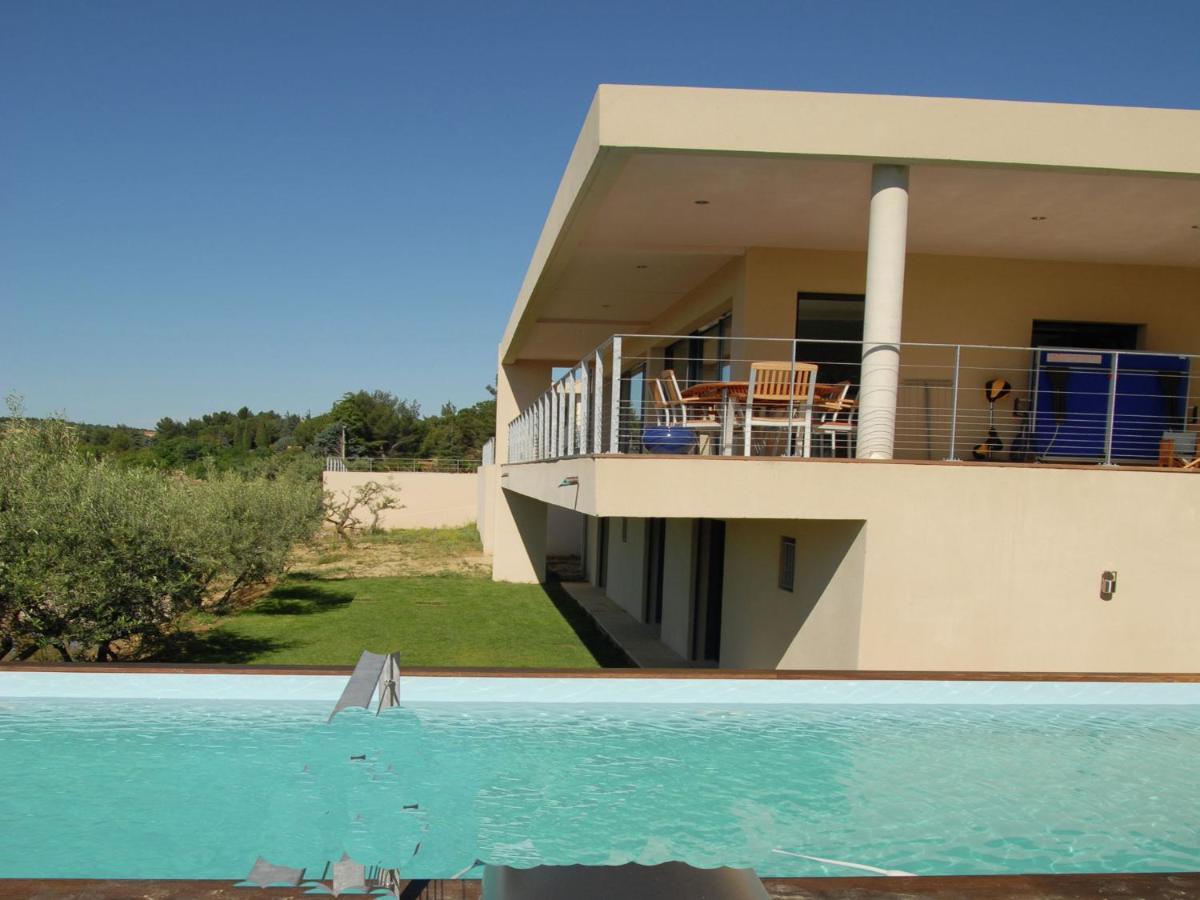 Upbeat Villa In Rochefort-Du-Gard With Private Pool Ruang foto
